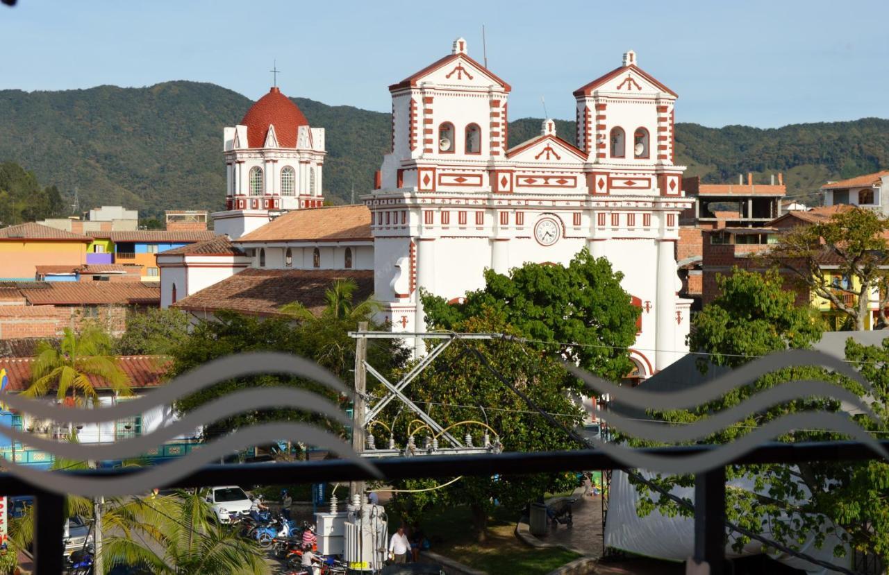 Hotel Guatatur กัวตาเป ภายนอก รูปภาพ